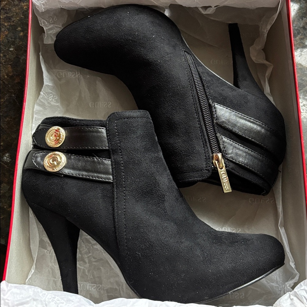 Guess O Donna  Black Faux Suede Ankle Boots